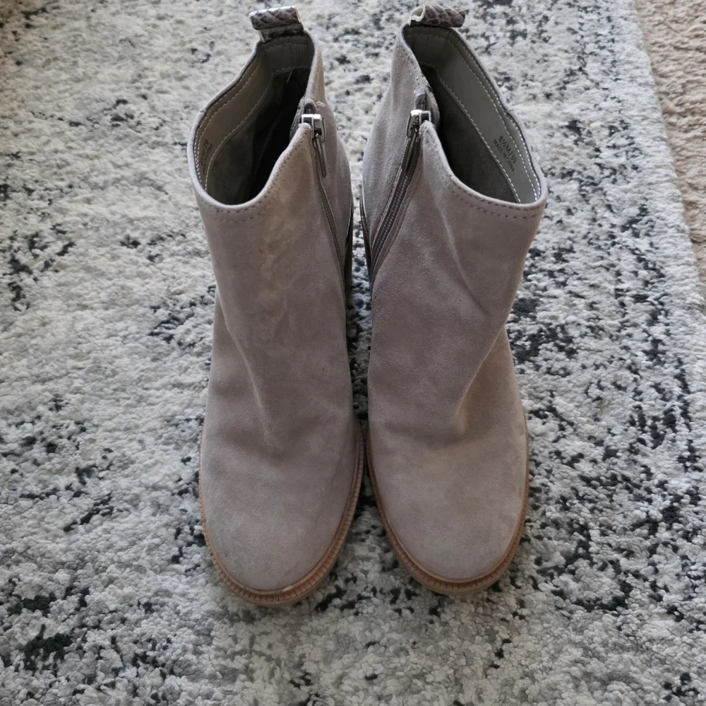 Vince Camuto Suede Lug Sole Block Heel Boots Womens Size 8.5 Gray Beige Boho
